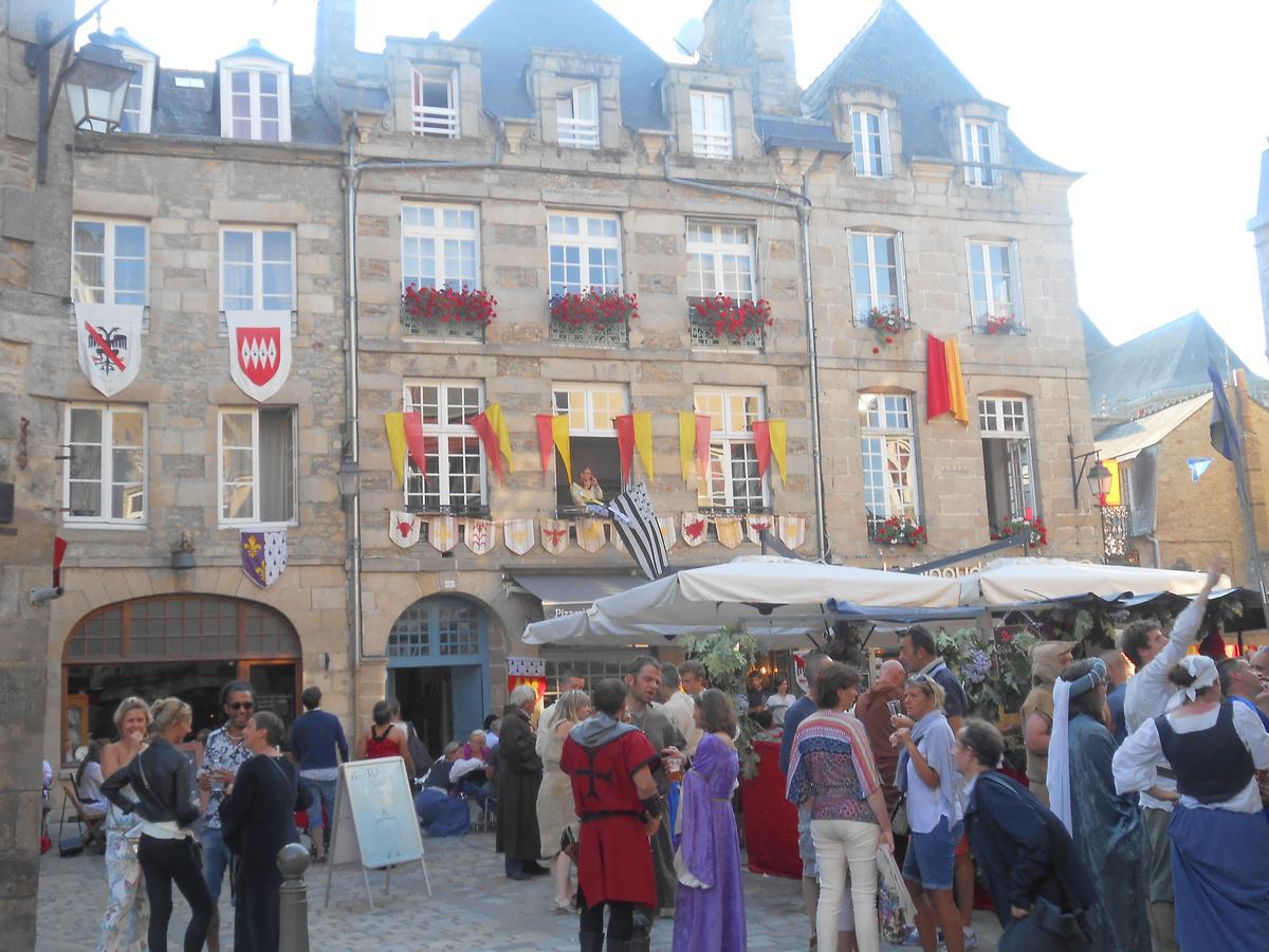 La Tocade Del Arte - Dinan Bed & Breakfast Lanvallay Dış mekan fotoğraf